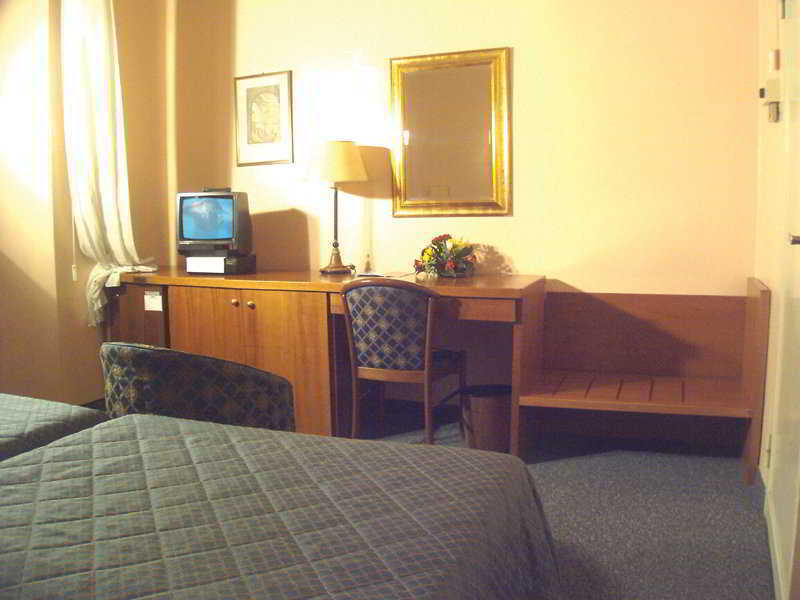 براتو Hotel Flora الغرفة الصورة